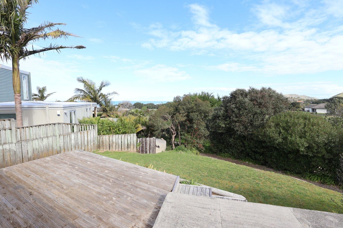 3 Douglas Street, Okitu, Gisborne - Carousel 13