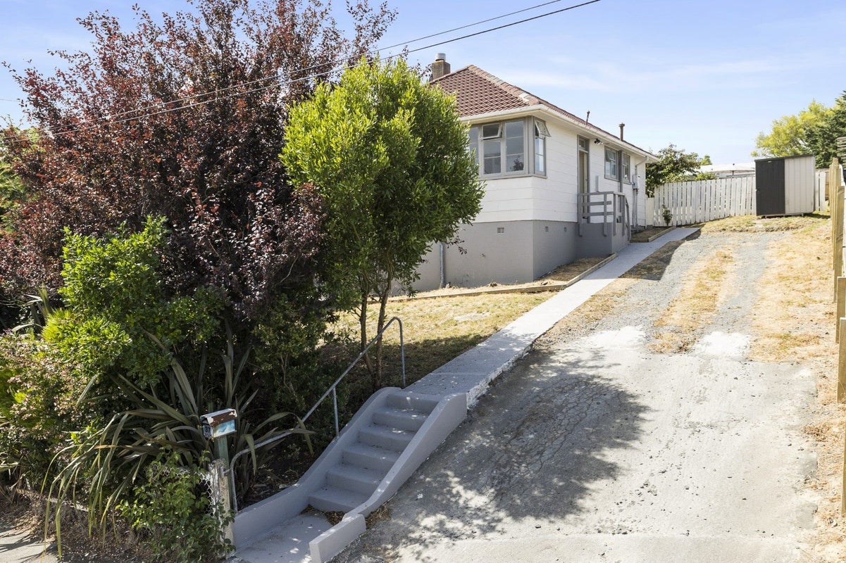 37 Panmure Avenue, Calton Hill, Dunedin - Carousel 1