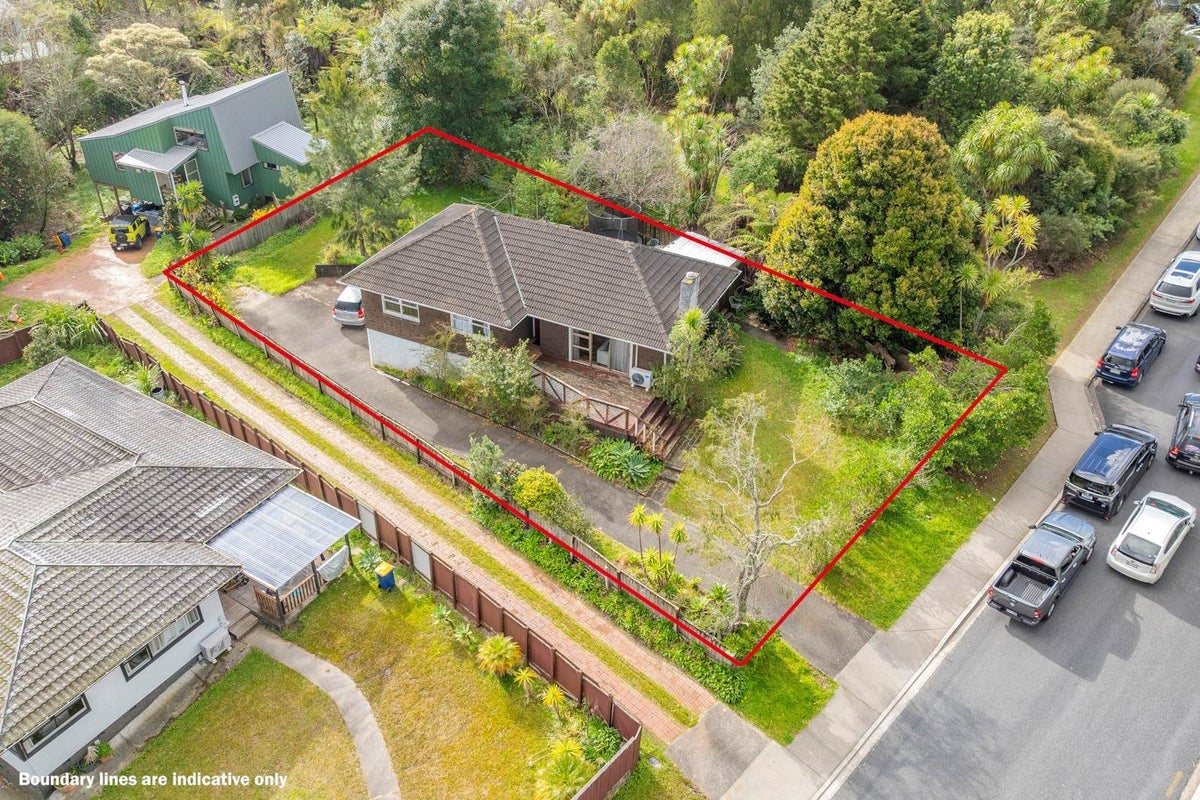 30 Lyford Crescent, Sunnynook, Auckland - Carousel 1
