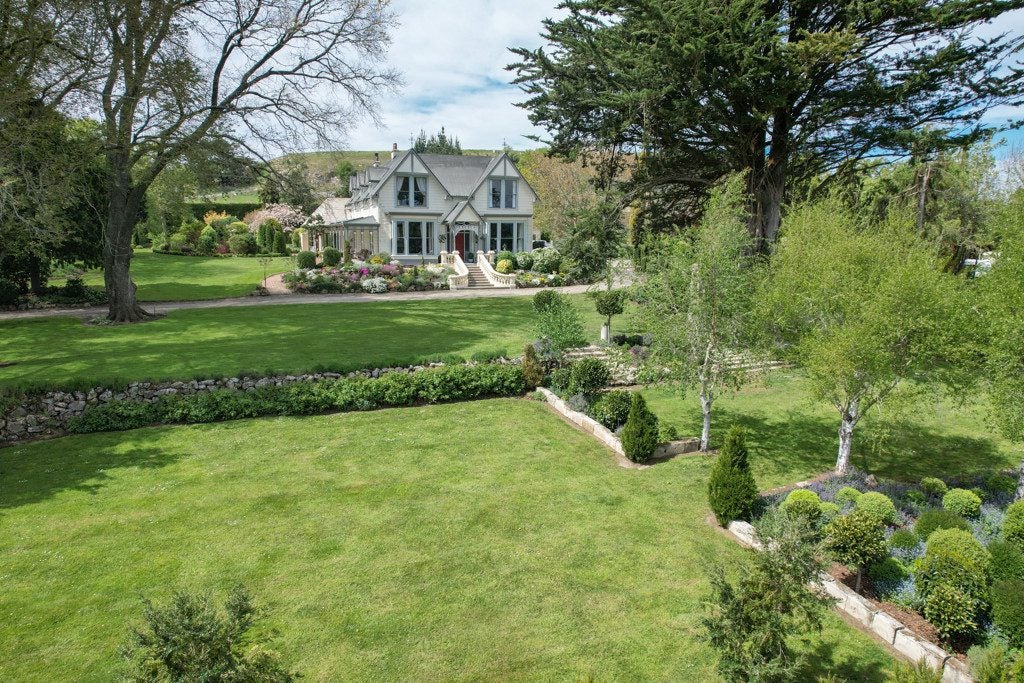 273 Springfield Road, Totara - Carousel 1