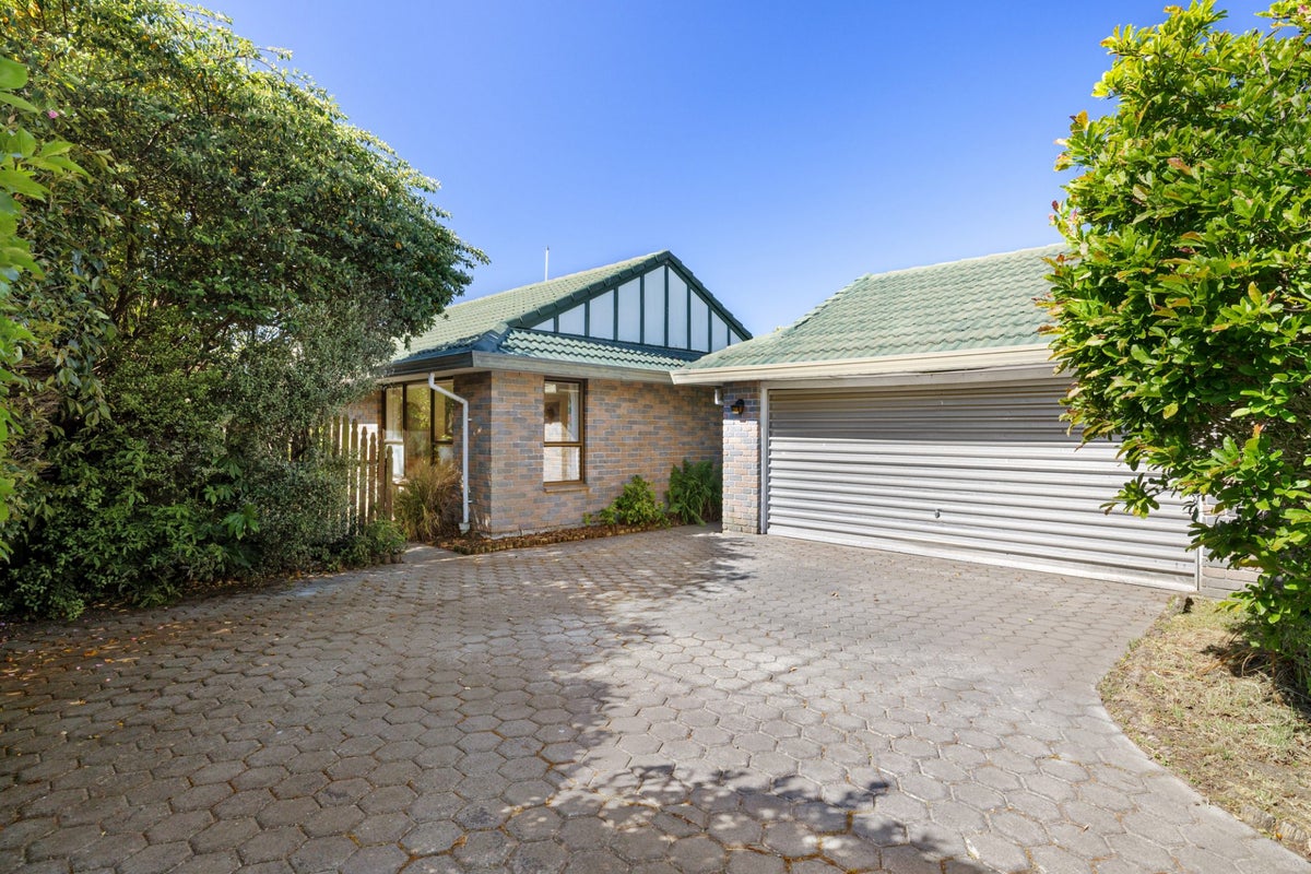 7 Clivedon Place, Redwood, Christchurch - Carousel 2