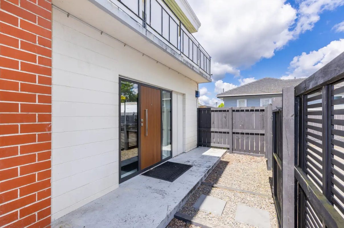 196 Clyde Street, Hamilton East, Hamilton - Carousel 19