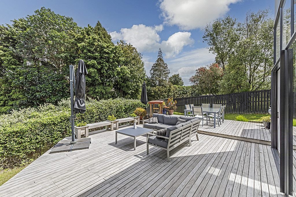 31 Waipuia Place, Greenhithe, Auckland - Carousel 2