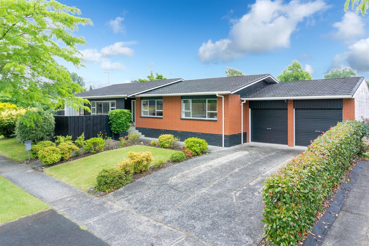 7 Hooker Avenue, Chedworth, Hamilton - Carousel 1