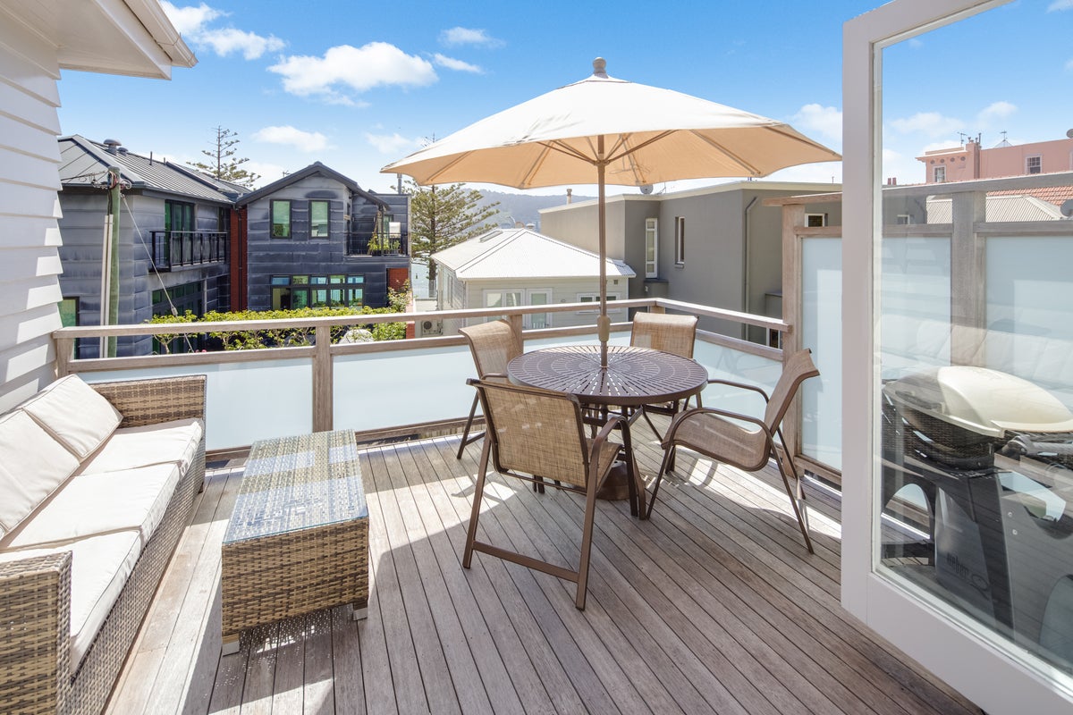 1 Grass Street, Oriental Bay, Wellington - Carousel 2