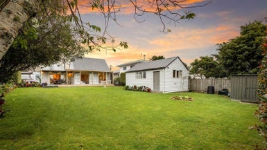74 Ferry Parade, Herald Island, Auckland - Carousel 1