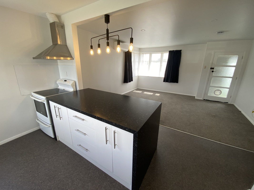 4 Huntly Road, Campbells Bay, Auckland - Carousel 2