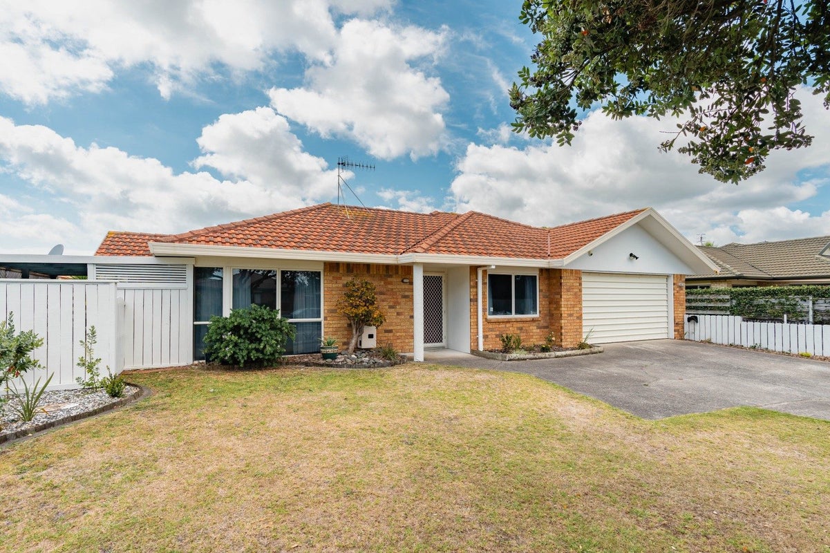 88 PACIFIC VIEW ROAD, Papamoa Beach, Tauranga - Carousel 1