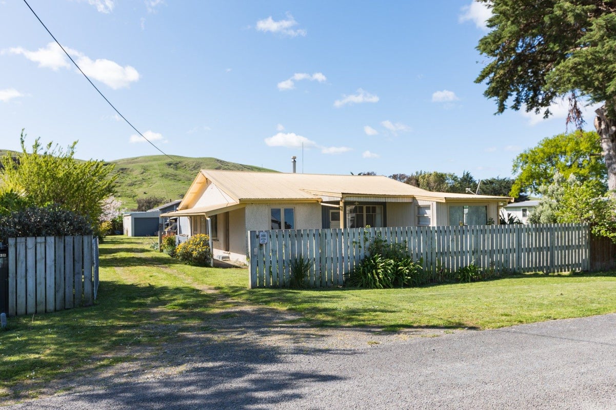 15 Keppel Street, Porangahau - Carousel 1