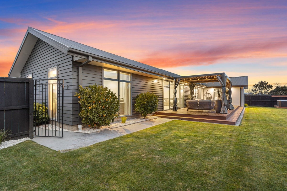 21 FLAXON PLACE, Burwood, Christchurch - Carousel 1