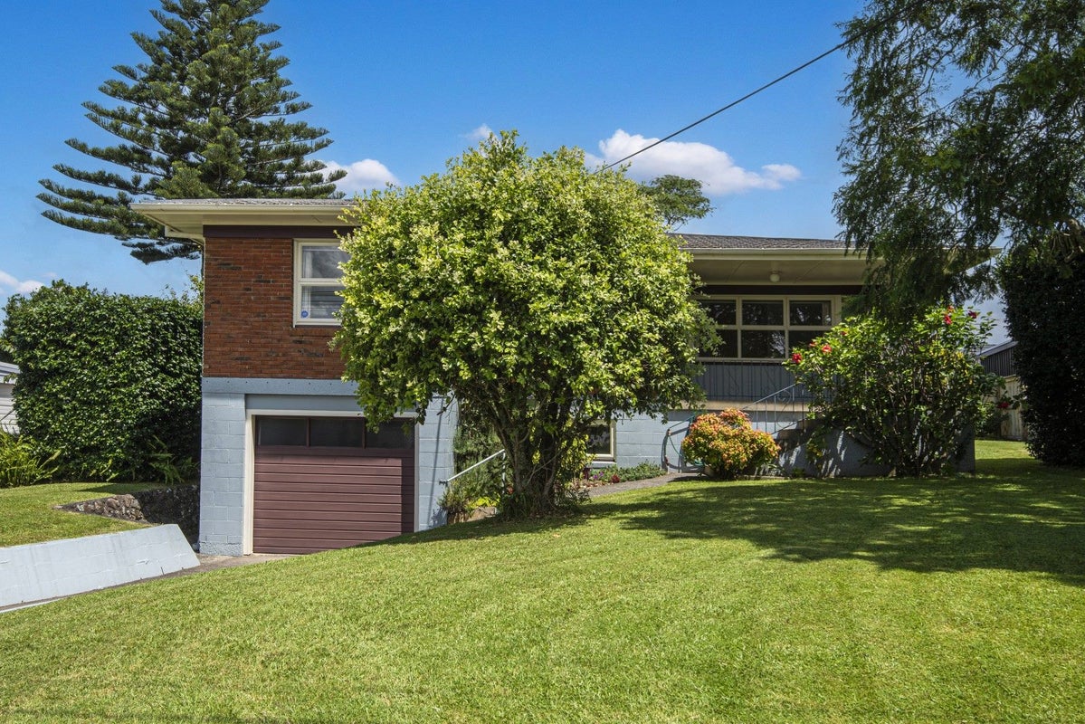 25 Te Puia Street, Kamo, Whangarei - Carousel 1