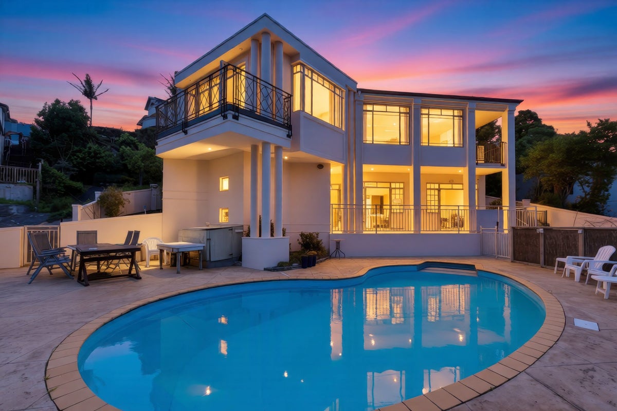 52 Penguin Drive, Murrays Bay, North Shore City, Auckland - Carousel 1
