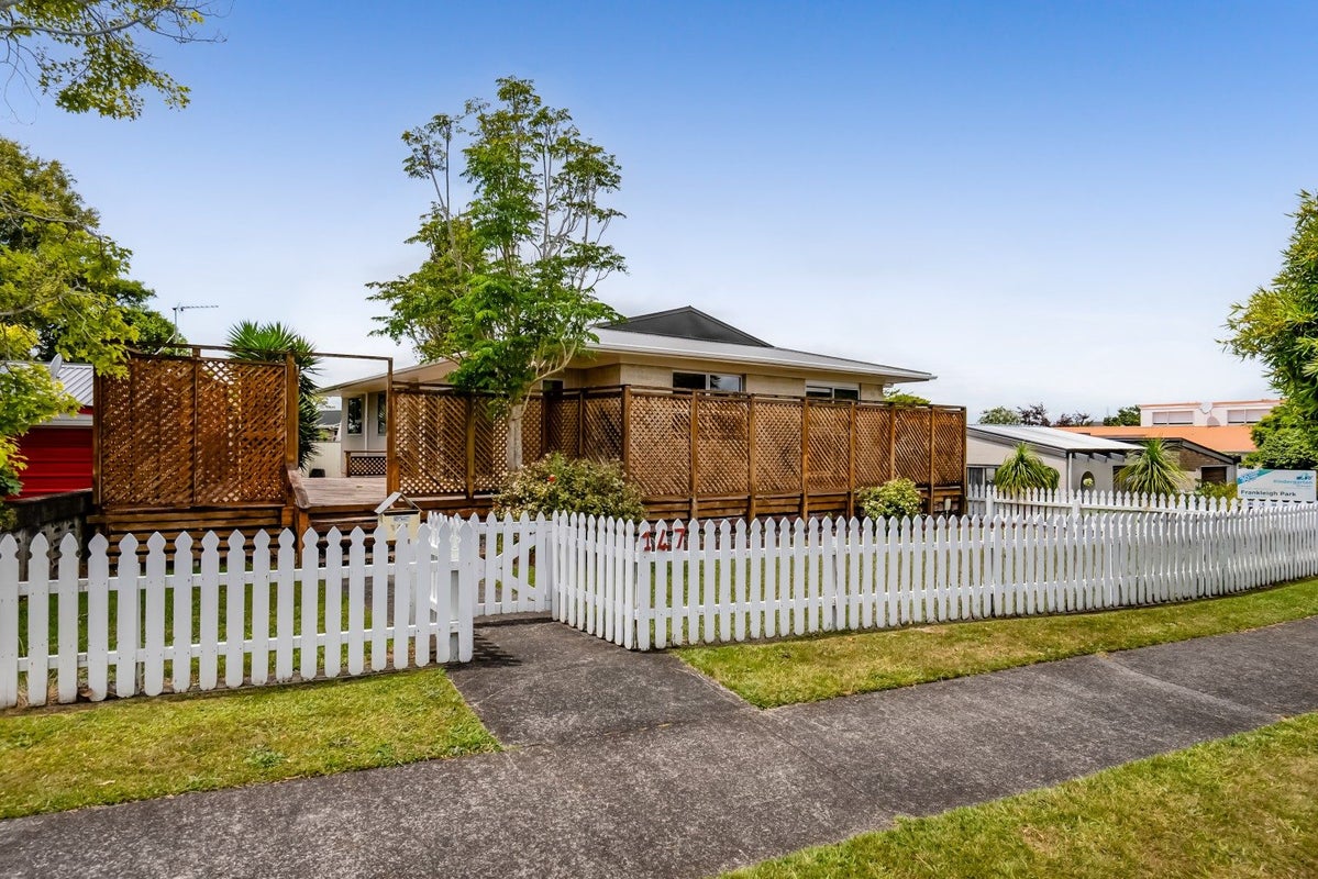 147 Govett Avenue, Frankleigh Park, New Plymouth - Carousel 1