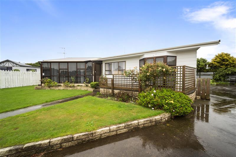 16 Manuka Place, Hawera - Carousel 1
