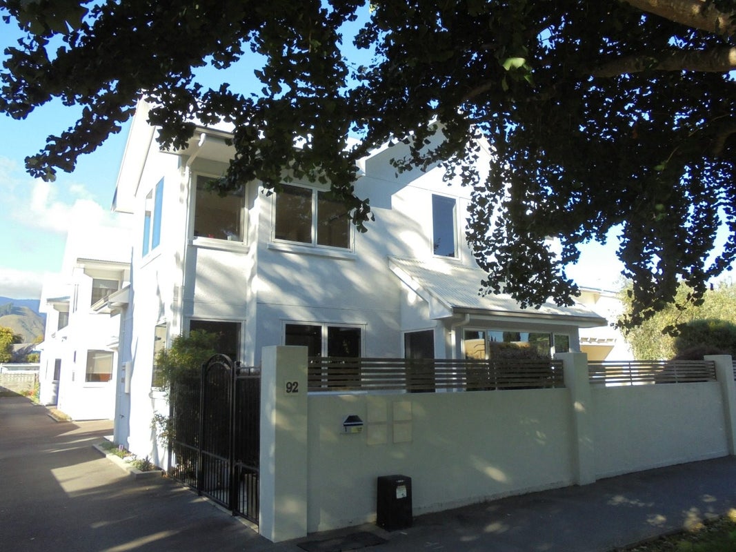 92 HALIFAX Street East, The Wood, NELSON - Carousel 1