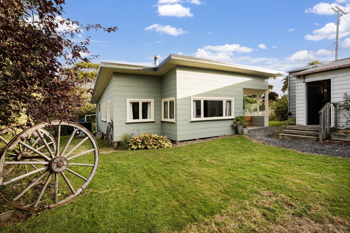 6 The Terrace, Warrington, Waikouaiti - Carousel 1