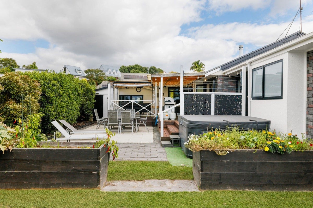 7 Cherrywood Street, Pukete, Hamilton - Carousel 2