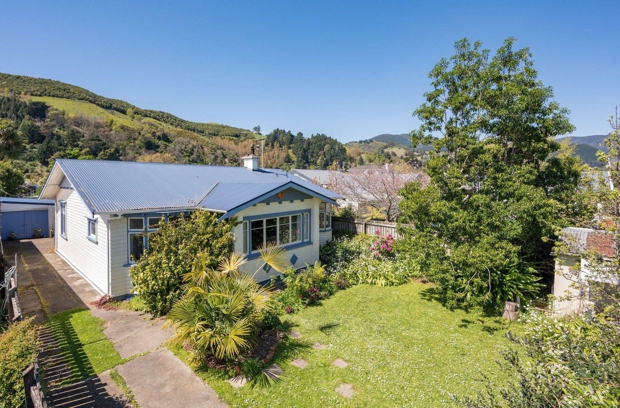 2 North Road, The Wood, Nelson - Carousel 2