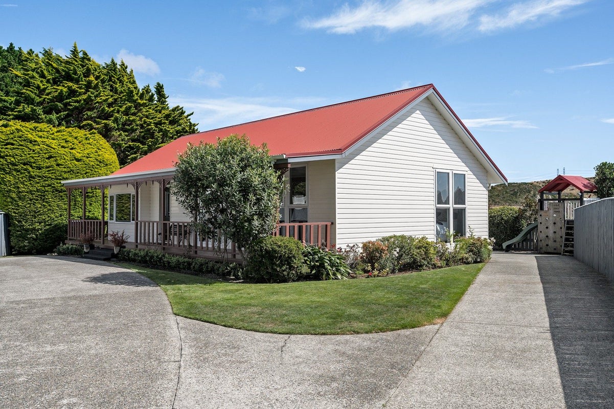 8 Salem Court, Churton Park, Wellington - Carousel 1