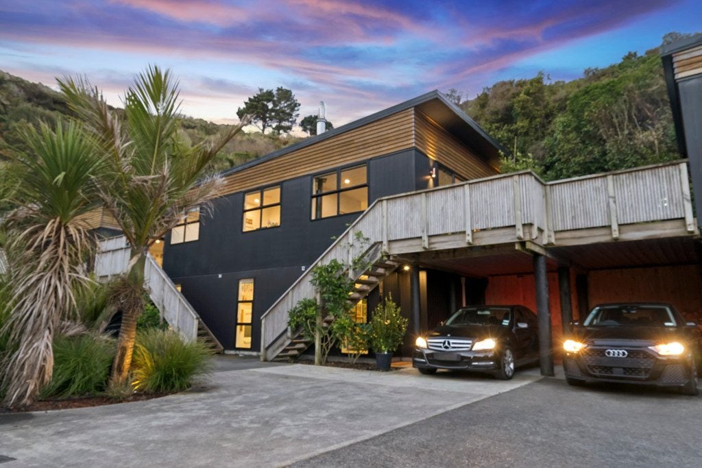 12 Appleton Place, Karori, Wellington - Carousel 1