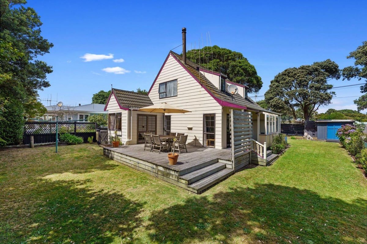 18A Toi Street, Otaki Beach, Otaki - Carousel 1