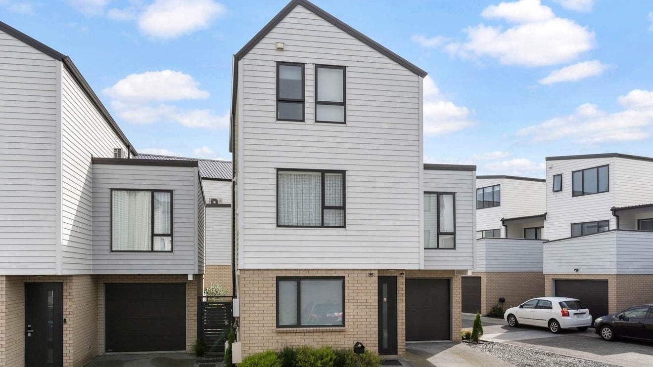 12 Koropiko Lane, Flat Bush, Auckland - Carousel 1