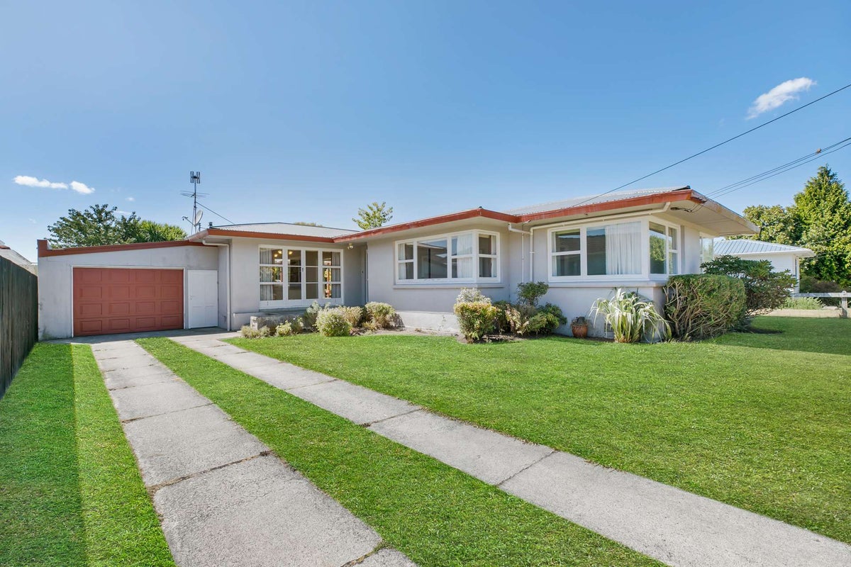 8 Jervis Street, Hillcrest, Rotorua - Carousel 1