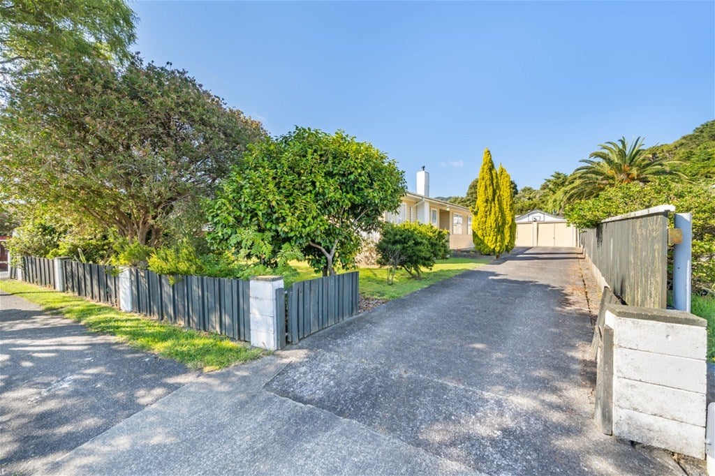11 Kawatiri Grove, Wainuiomata, Lower Hutt - Carousel 1