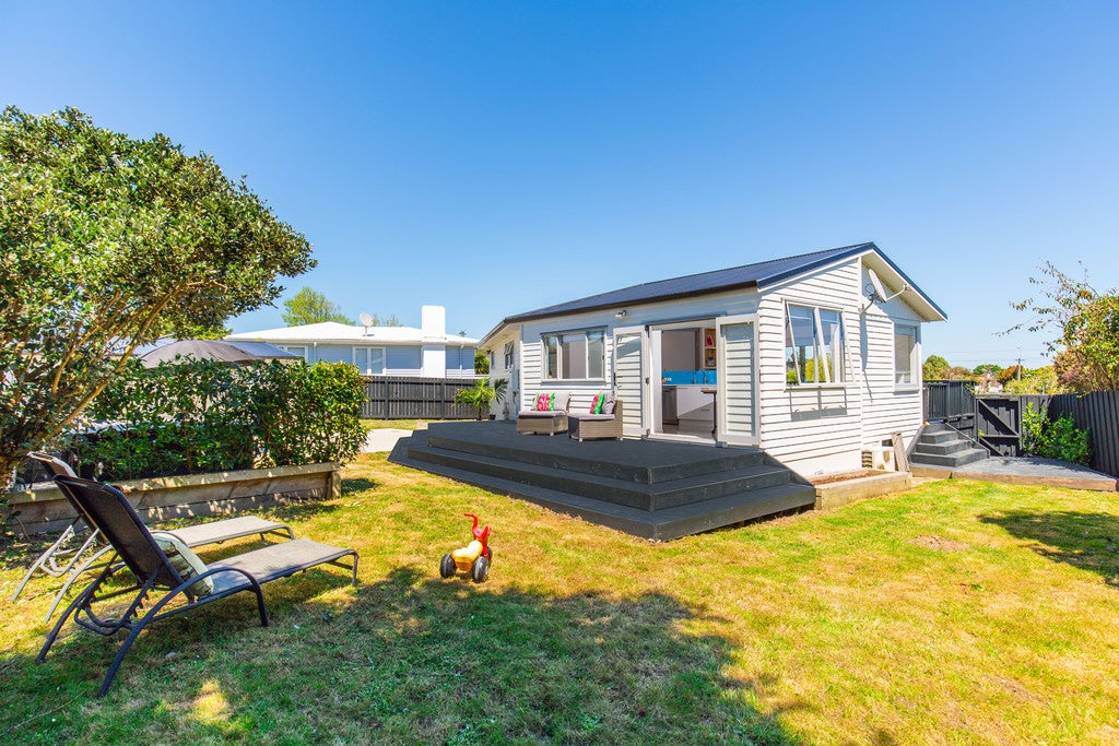 16 Gilpin Place, Beach Haven, Auckland - Carousel 1