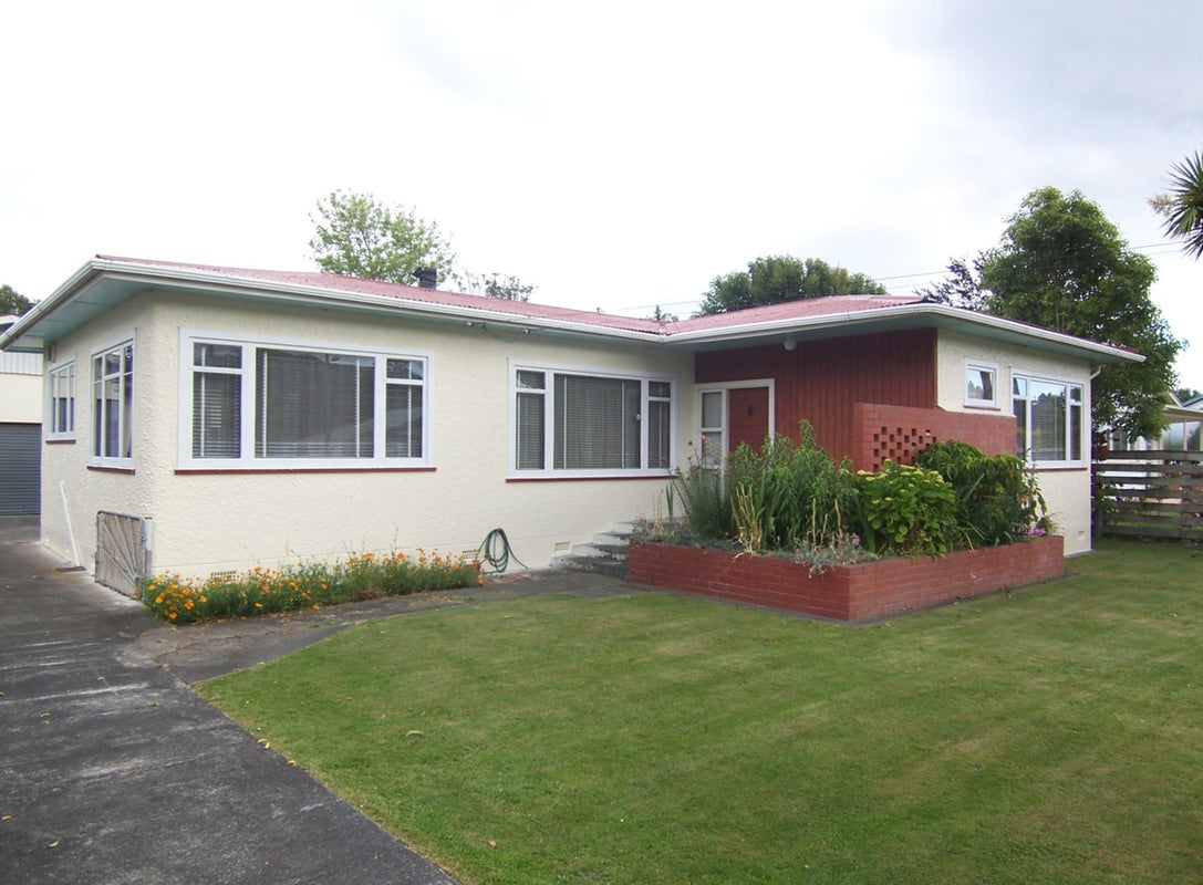 12 Arran Place, Aramoho, Whanganui - Carousel 1