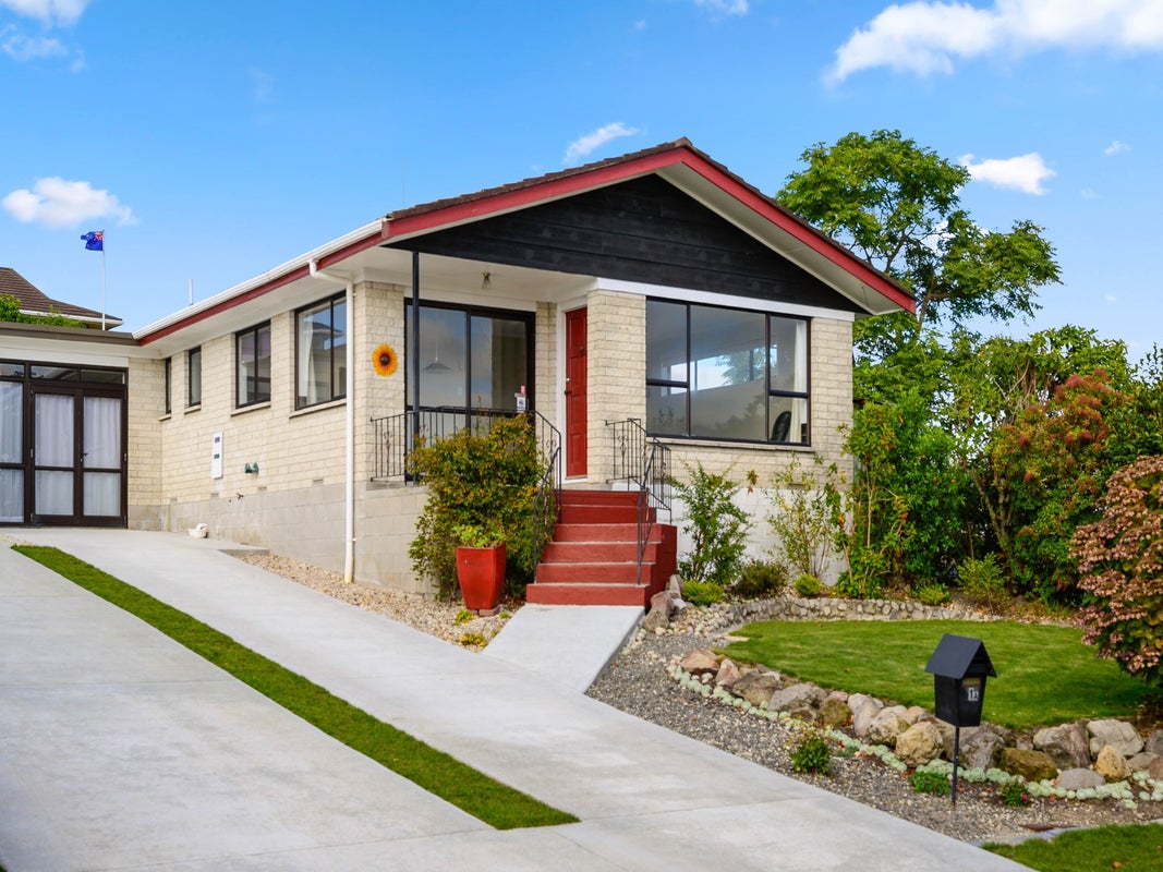 1A Aries Place, Kawaha Point, Rotorua - Carousel 1