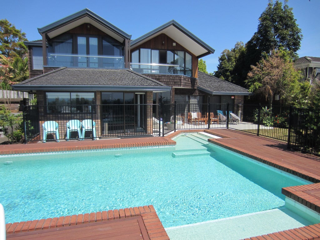20 Red Bluff Rise, Campbells Bay, Auckland - Carousel 1