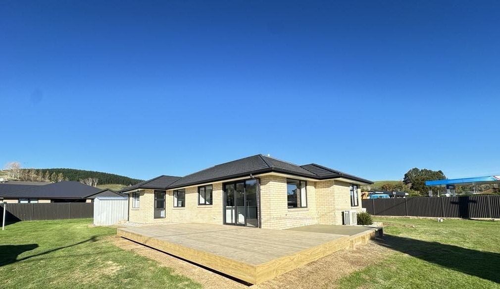 1 North Foreland Street, Waihola, Milton - Carousel 1
