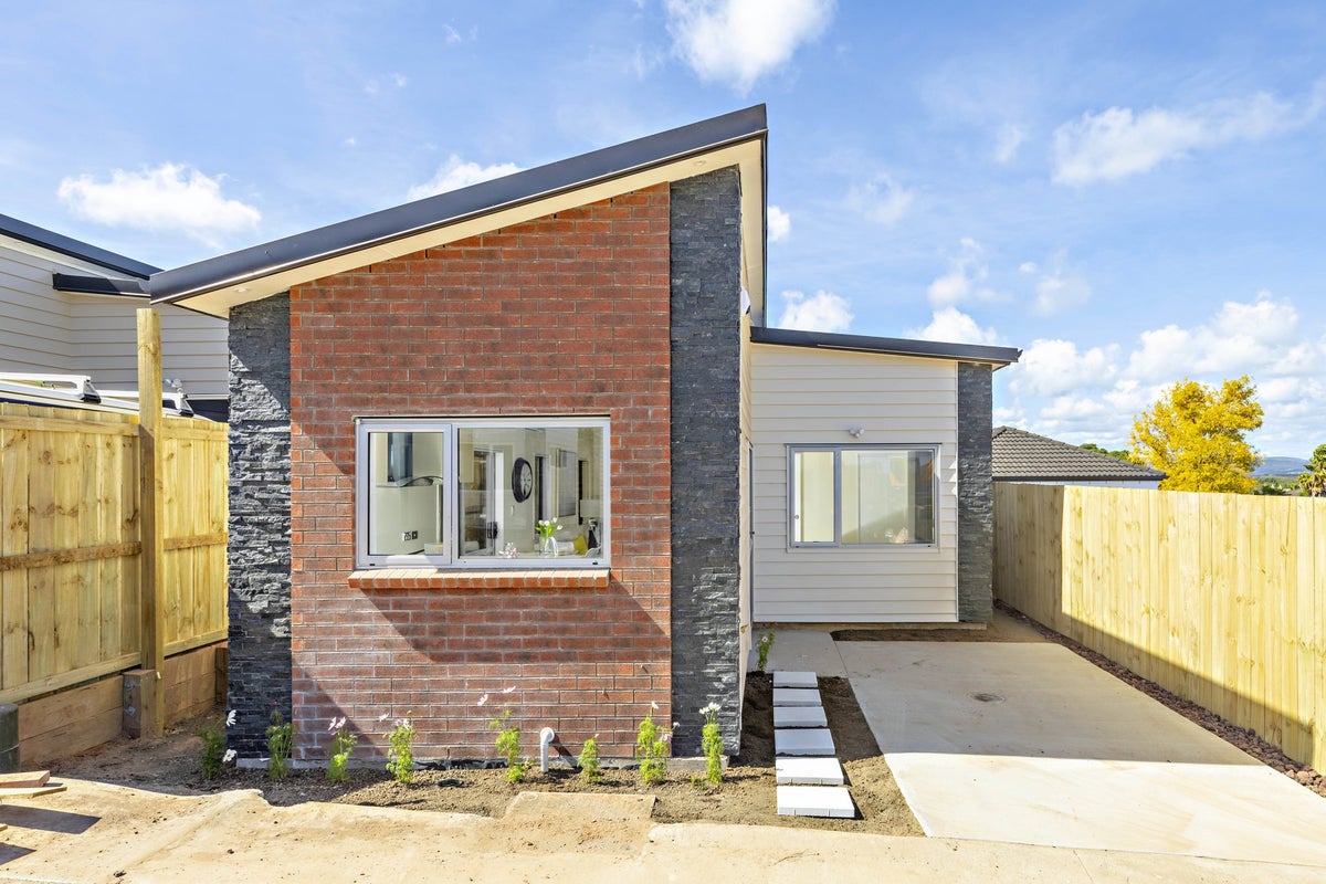 39B Senator Drive, Manurewa, Auckland - Carousel 1