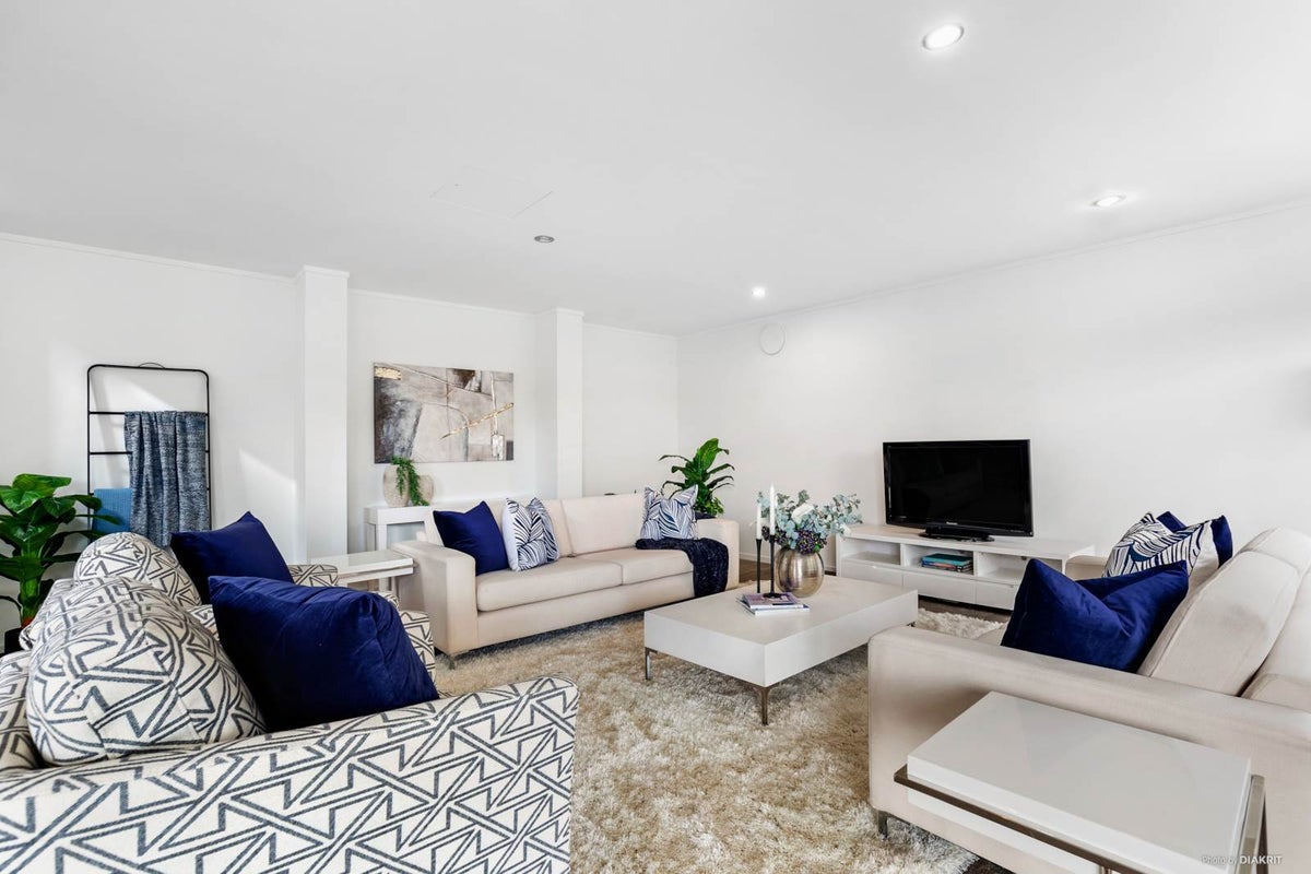 1/12 Dianthus Place, Browns Bay, Auckland - Carousel 2