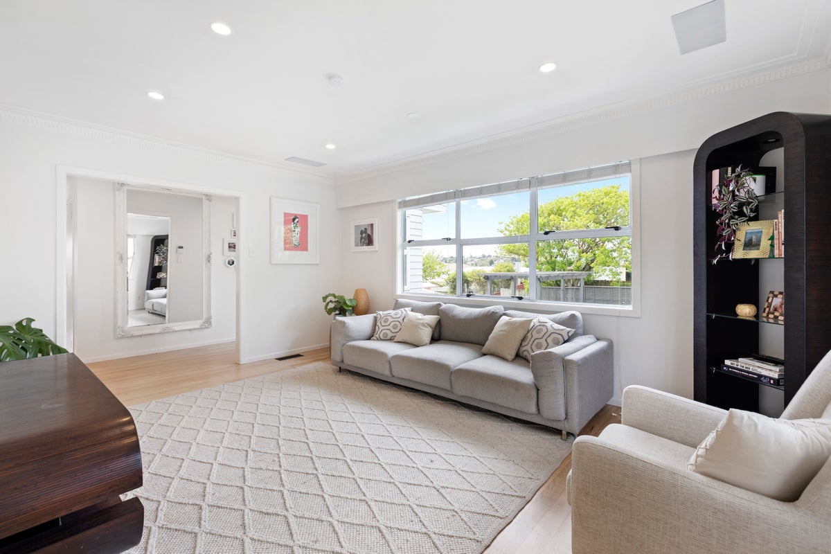 1/56 Rodney Street, Howick, Auckland - Carousel 2