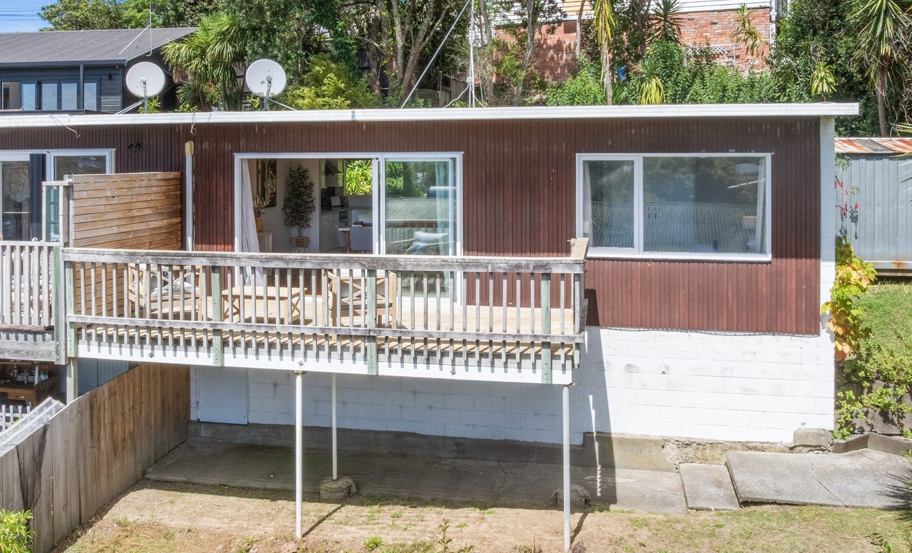 2/22 Woodside Avenue, Northcote, Auckland - Carousel 1