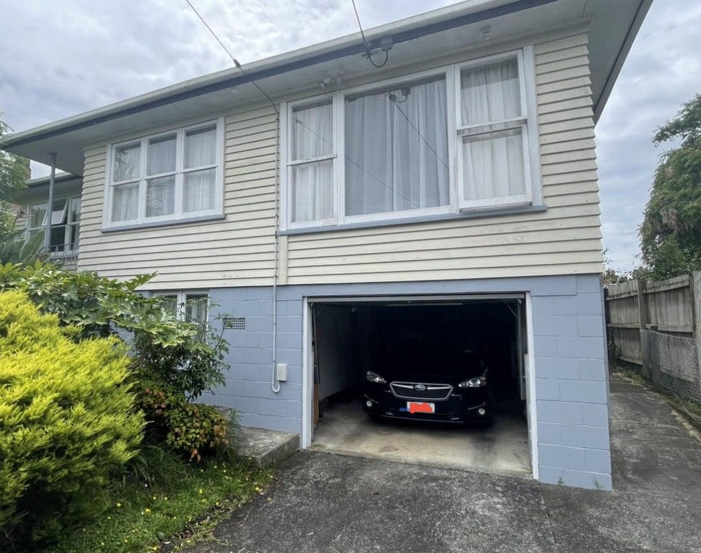 88 Target Road, Totara Vale, Auckland - Carousel 1