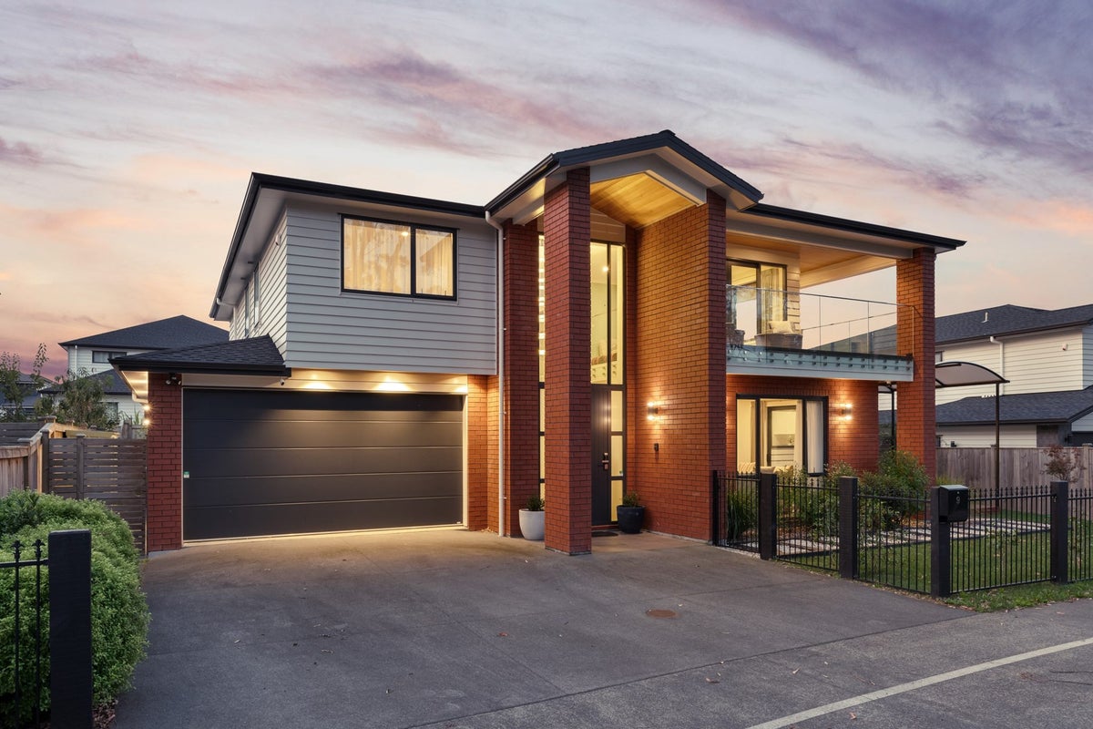 9 David Rogers Lane, Swanson, Auckland - Carousel 1