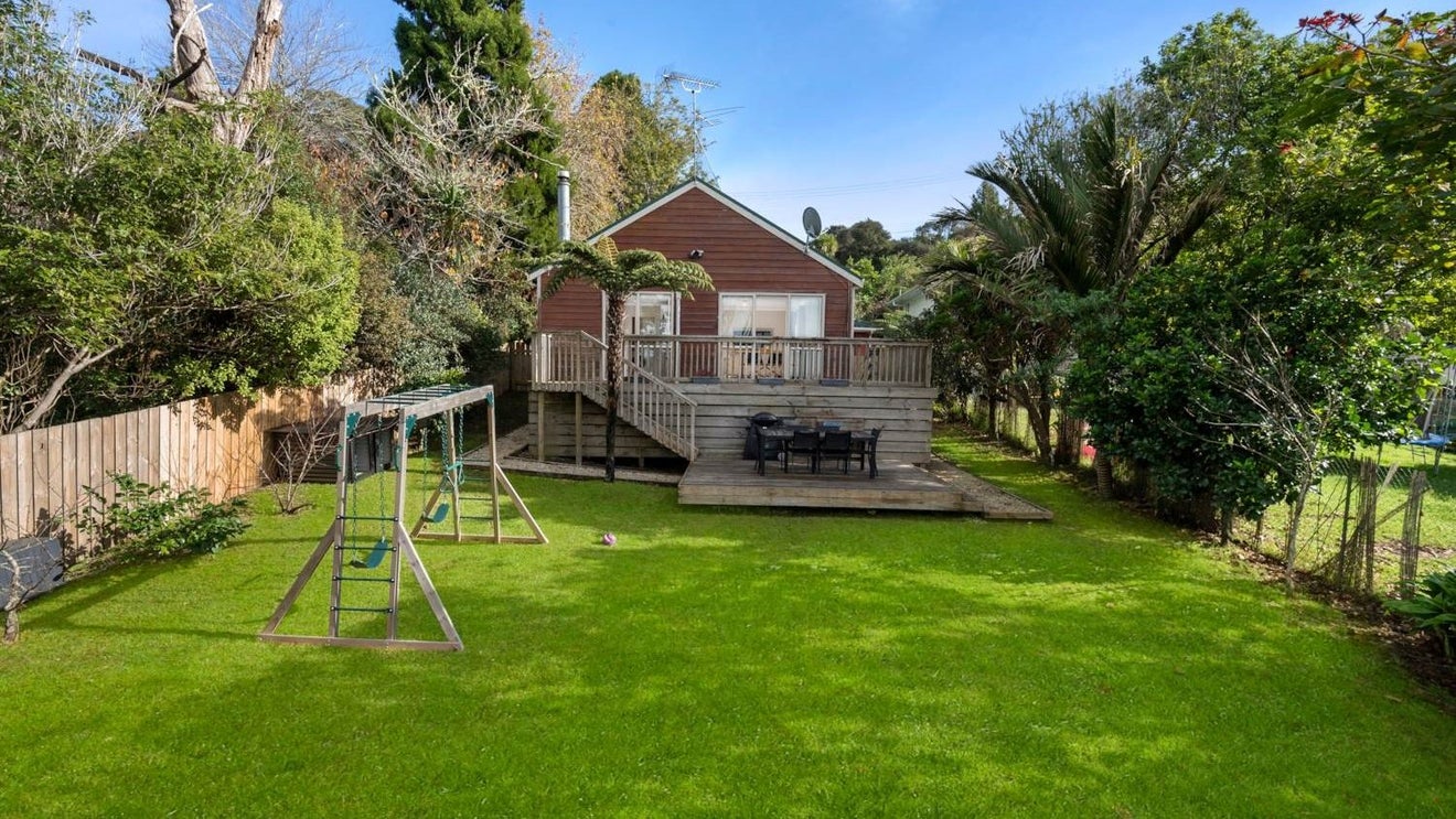 446 Huia Road, Laingholm, Auckland - Carousel 1