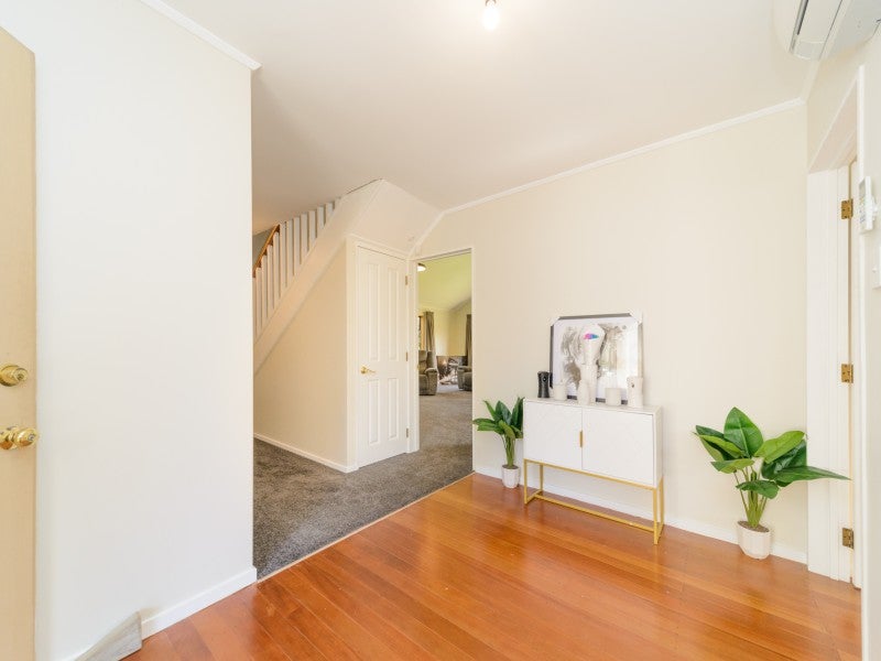 8 Guernsey Place, Fitzherbert, Palmerston North - Carousel 2