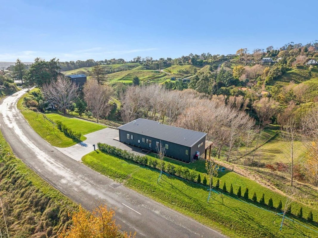131 Te Mata Peak Road, Havelock North, Havelock North - Carousel 1