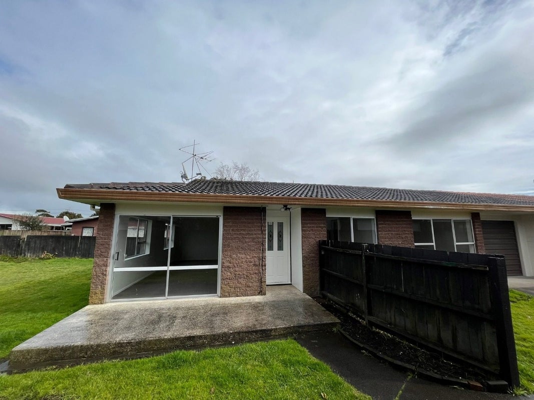 2/3 Berwyn Avenue, Takanini, Auckland - Carousel 1