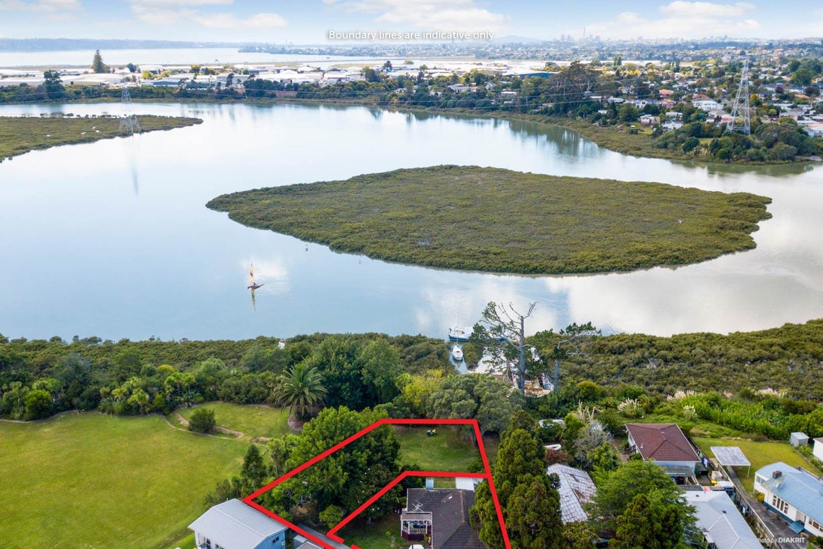 72A Cobham Crescent, Kelston, Auckland - Carousel 1