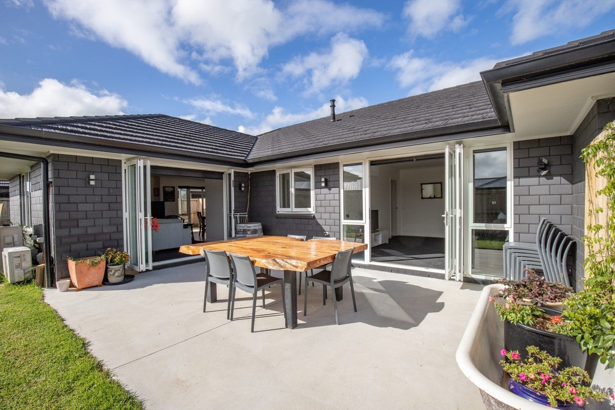 8 Costello Drive, Ngatea, Ngatea - Carousel 1
