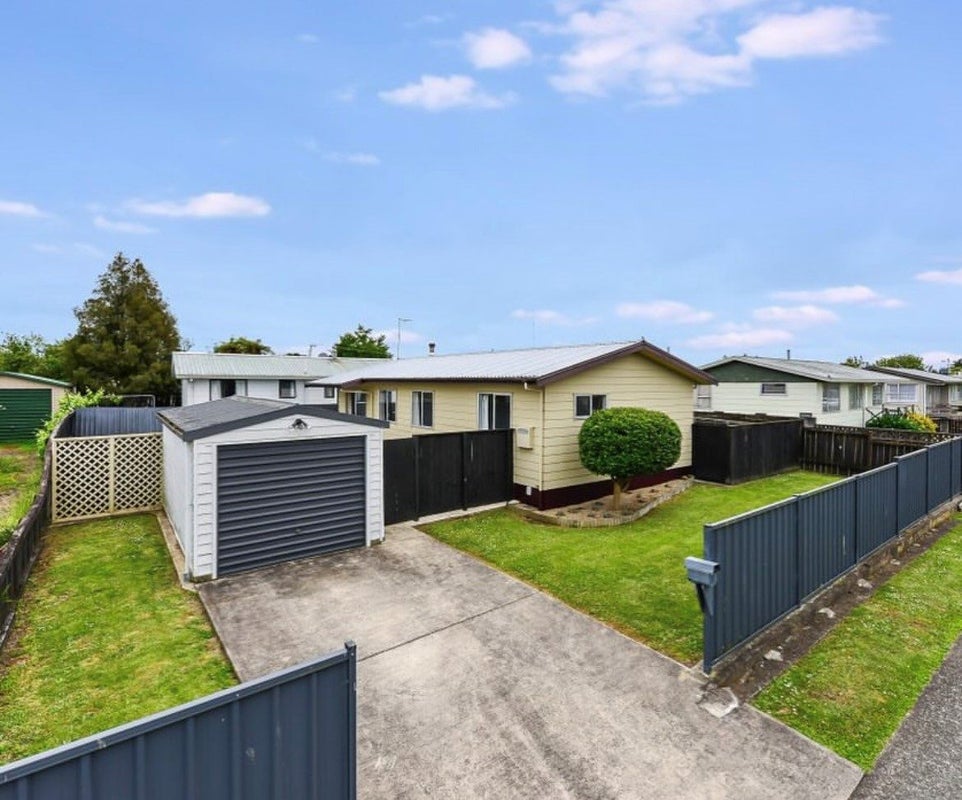 8 Rodney Street, Nawton, Hamilton - Carousel 1