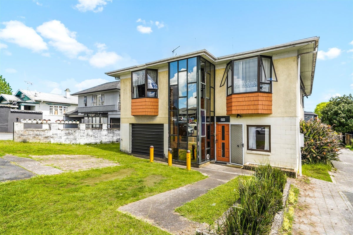 16 Abbotsford Street, Whitiora, Hamilton - Carousel 2