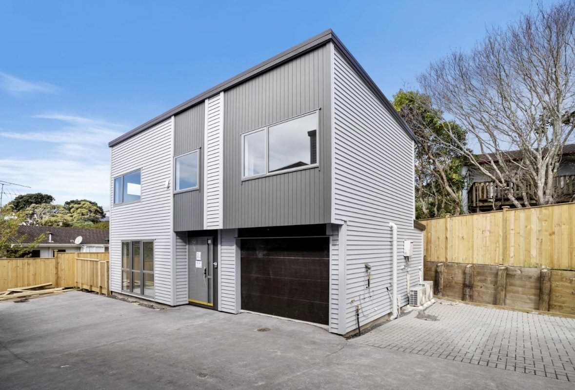 8/11 Celeste Place, Totara Vale, Auckland - Carousel 1