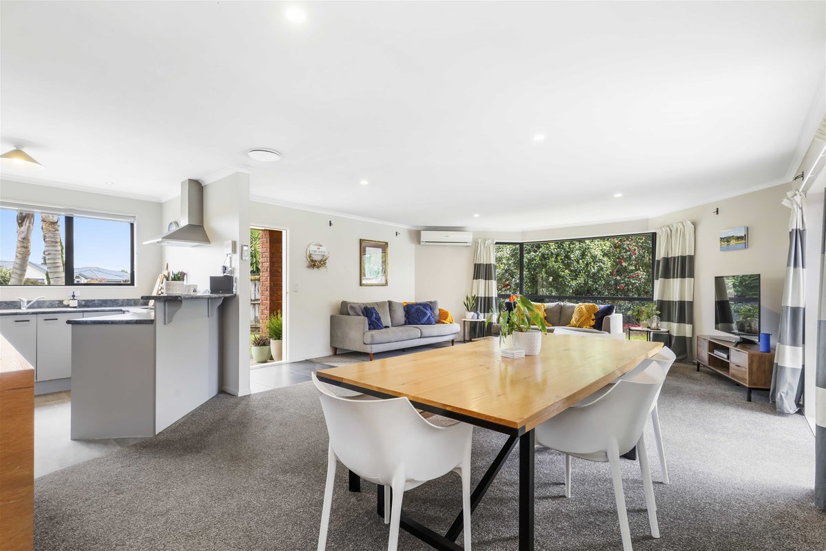 69 Spinnaker Drive, Flagstaff, Hamilton - Carousel 2