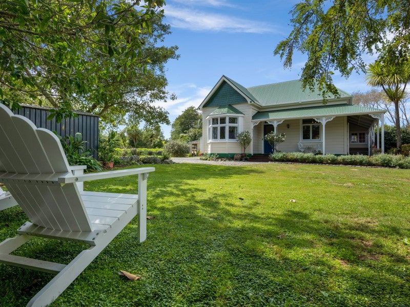 1 Bosworth Street, Egmont Village, Egmont Village - Carousel 2